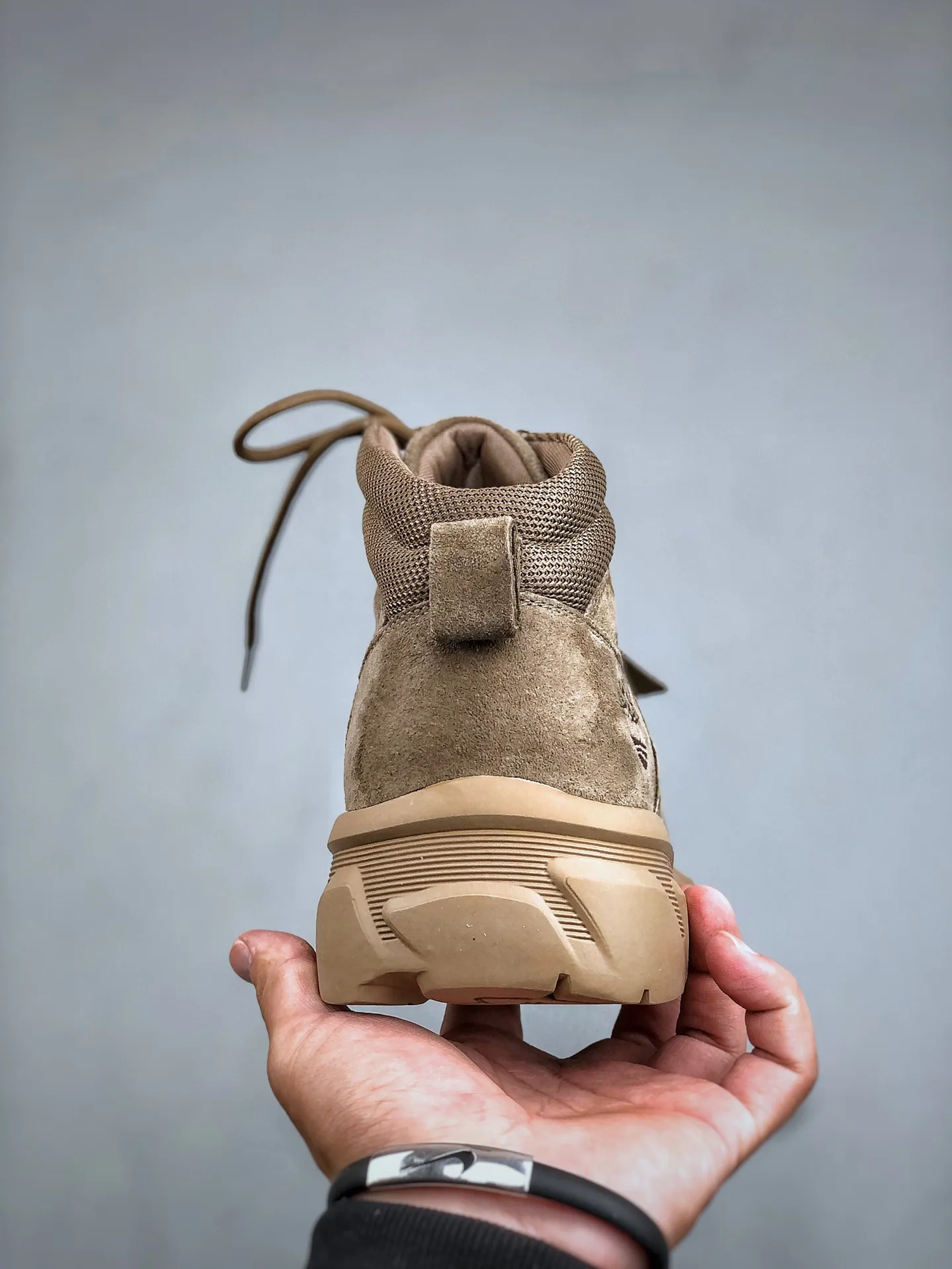 Local self-pickup💰560 supports store release. New goods🚀#Timberland Timberland/Timberland outdoor mid-cut casual rhubarb boots series. Guangdong factory quality. Original box and original packaging. The fabric is made of Italian 🇮🇹 top-grade frosted fine-grained cowhide. It is paired with anti-odor and anti-corrosion genuine leather latex insoles to give you a perfect wearing experience. High-quality and durable. A must-have for sportsmen. Specially designed to treat those who are not handsome. High-quality and first-class foot feel. Size: 38 39 40 41 42 43 44 (leather shoe size)